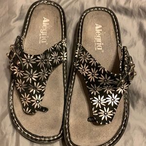 EUC Alegria sandals